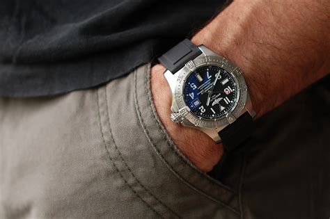 breitling avenger ii gmt lug to lug